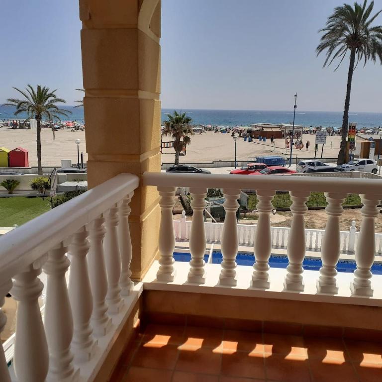 Beautiful penthouse in 1st line of sea with pool - 5