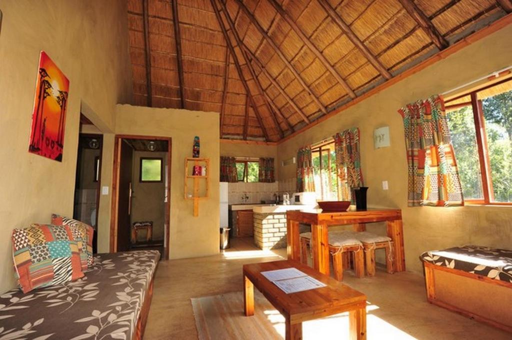 Shared lounge/TV area, triton dive lodge in Mbazwana