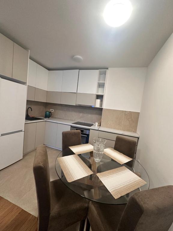 MiloLux Apartments 3 West 65 2 bedroom wonder - 4