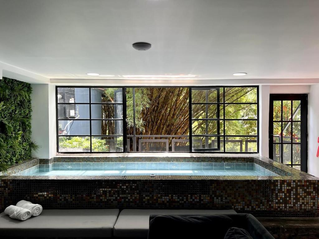 FUOCO - NOWA Apt with Bar, Indoor Heated Pool, by Lleras Park - 2