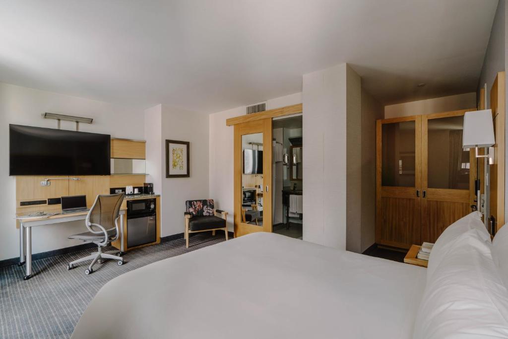 New York World Center Hotel room