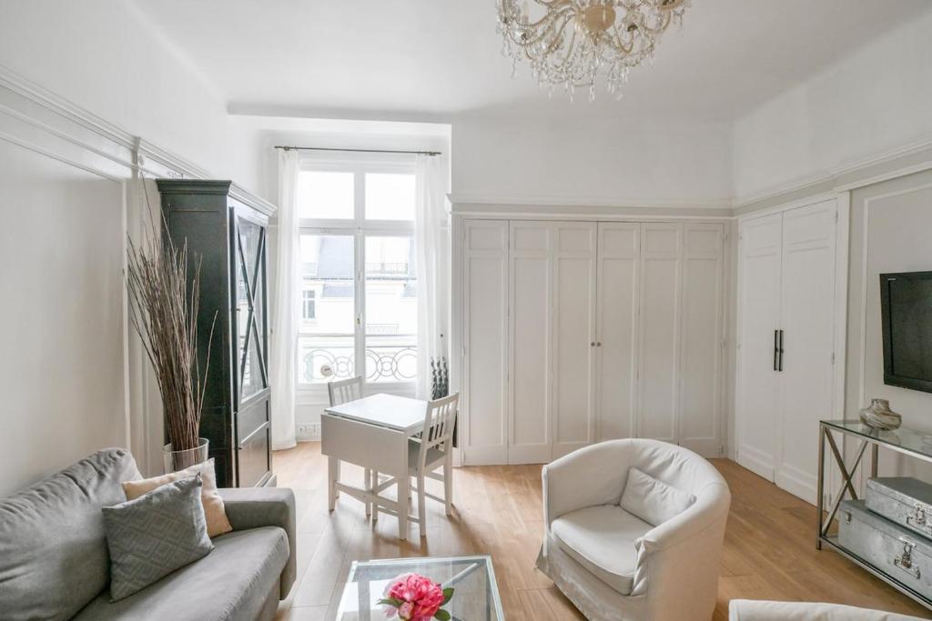 Chic apartment on the Champs-Élysées with AC - 2