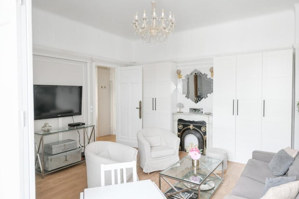 Chic apartment on the Champs-Élysées with AC - 4