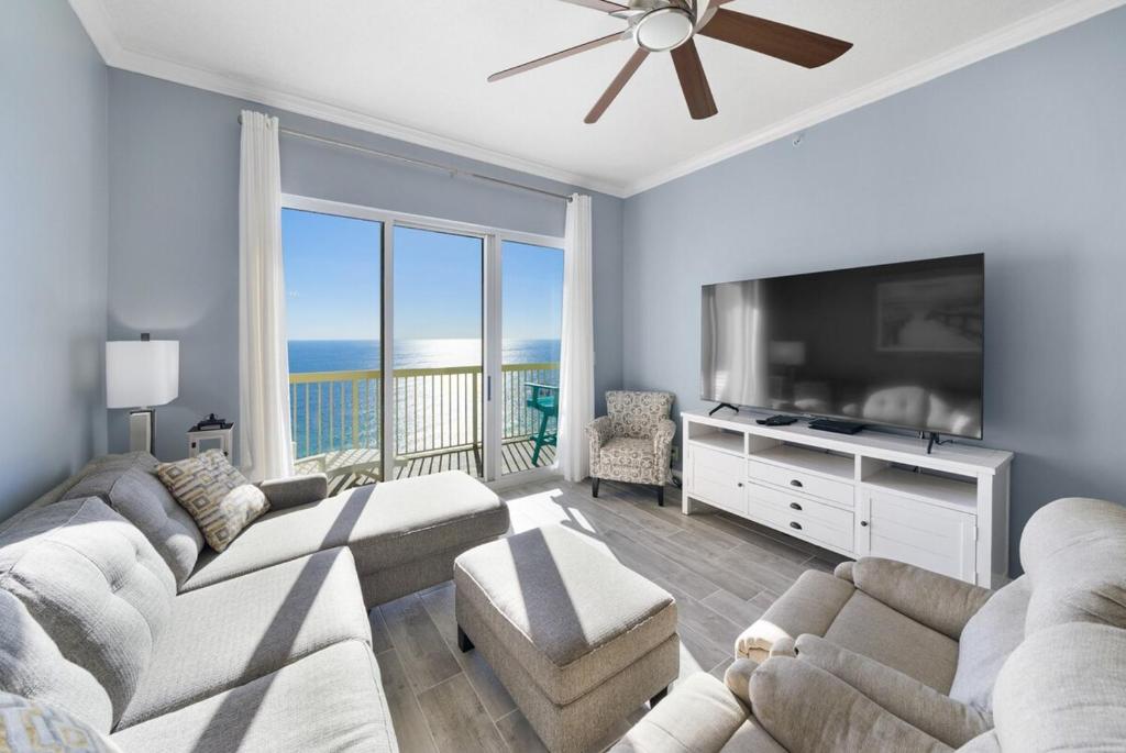 Calypso 2306W Penthouse VIP Parking and 2 sets of beach chairs, Panama City Beach