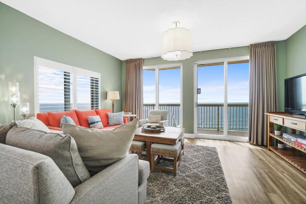 Calypso 2201E 3BR 3BA corner unit 2 sets of beach chairs, Panama City Beach