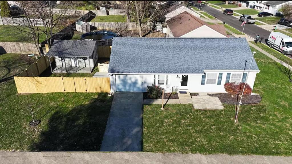 Private Ranch - Entire Home - 3 Bed Room - Hot Tub - King Bed - Fenced Yard - Pets & Kids Welcome - Game Shed - Free WiFi, Columbus