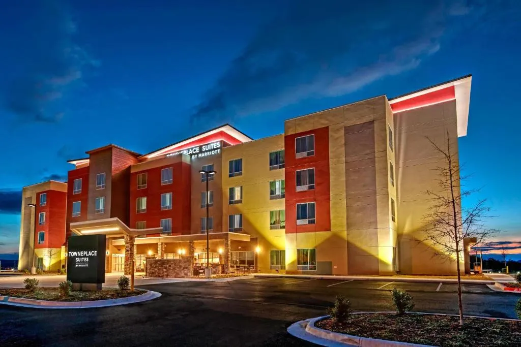 TownePlace Suites by Marriott Hot Springs，位于温泉城的酒店