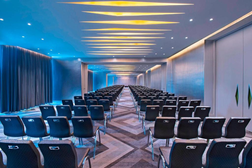 غرفة الاجتماعات/الاحتفالات