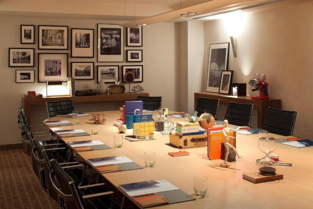 غرفة الاجتماعات/الاحتفالات