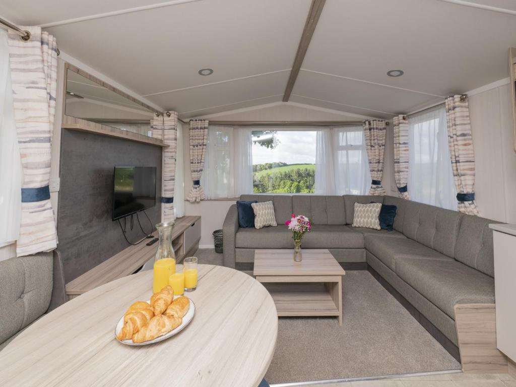 Suncrest Plus Caravan by Belvilla, Looe