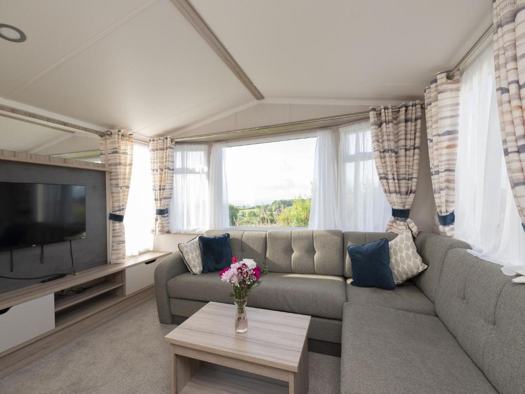 Sunking Caravan by Belvilla, Looe