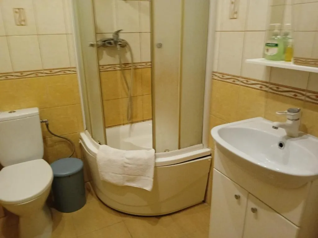 Room in a Private House 15 min away from Airport, hotel in Babīte