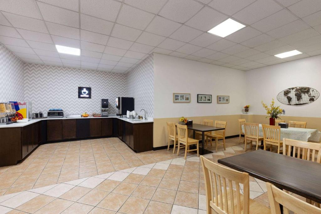 Baymont by Wyndham Edson, Edson