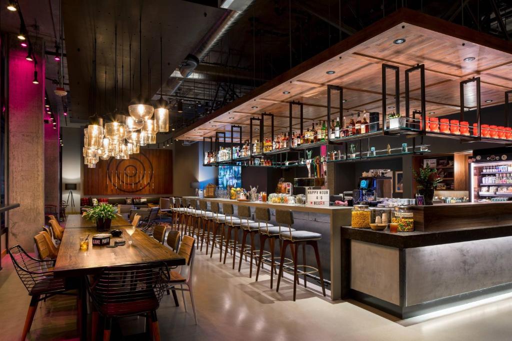 Bar/lounge