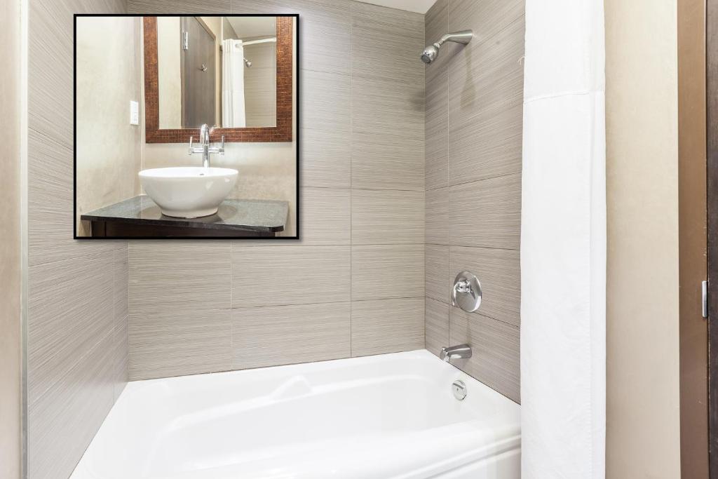 Ambassadeur Hotel Et Suites Photo 27