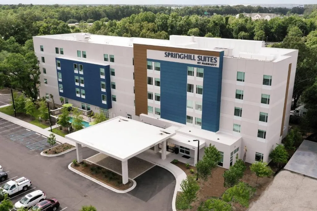 SpringHill Suites By Marriott Charleston Airport & Convention Center，位于查尔斯顿的酒店