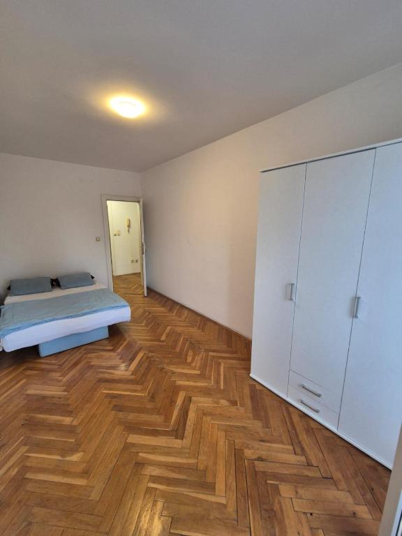 17 OKTOBRA M Apartmant - 2