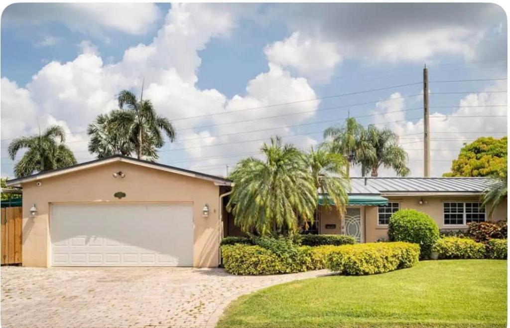 Gardens Get Away, Pembroke Pines