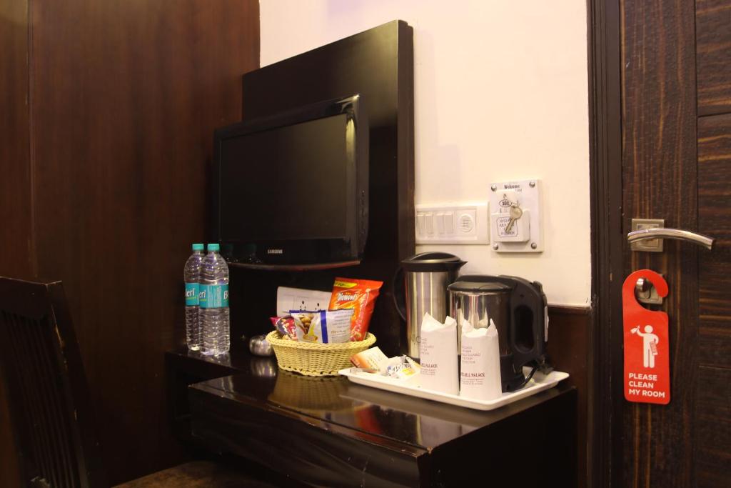 Hotel Hill Palace photo