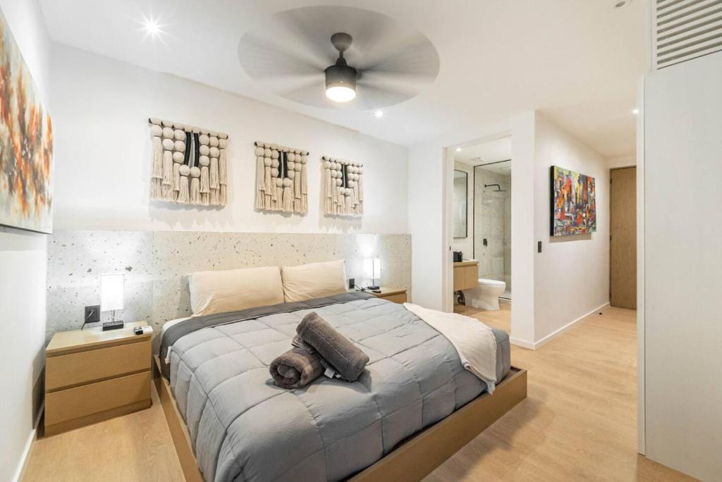 Lux Studio with Rooftop Pool, Walk to Beach and 5th Ave - 5