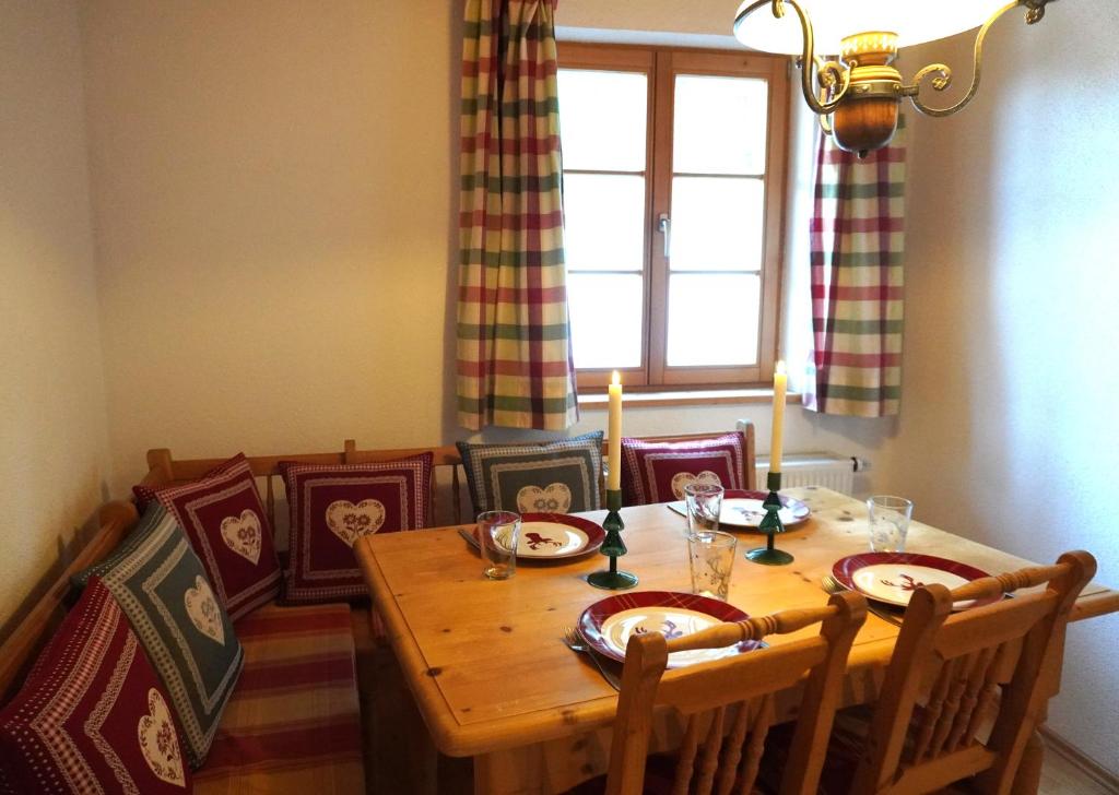 FeWo BergZeit auf 1000 m Höhe mit Balkon, Parkplatz, WLAN, Küche - 4