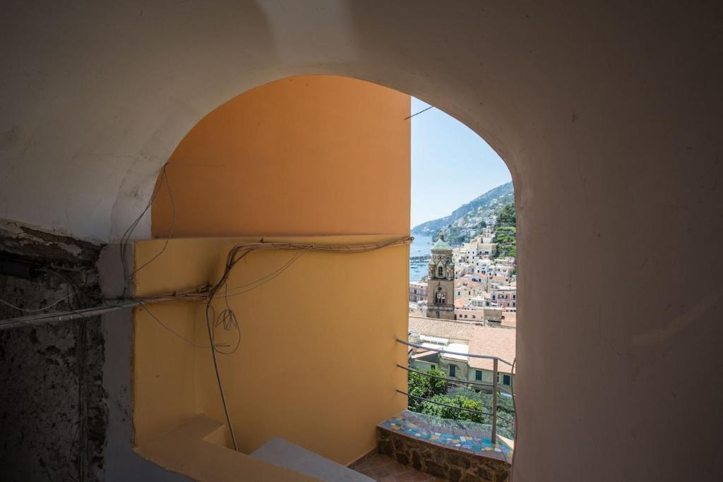 Charming Central Amalfi Apartament - 2
