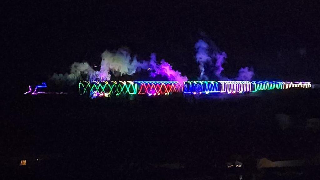 Brixham View House -Spectacular views over the bay and close to beach with parking, Goodrington