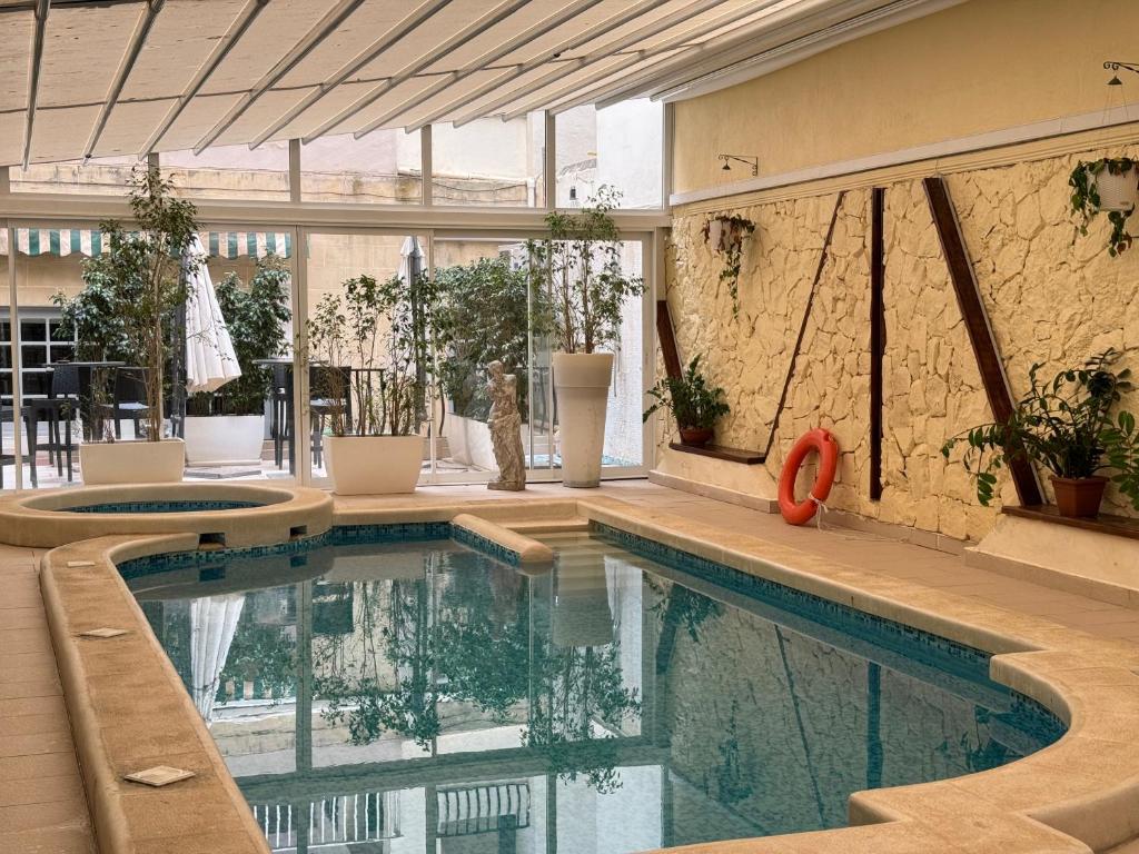 Soreda Hotel — Swimming pool in Qawra, Malta Island