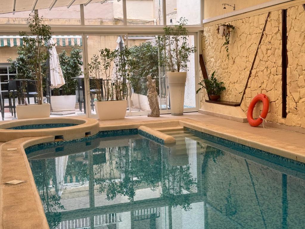 Soreda Hotel — Swimming pool in Qawra, Malta Island