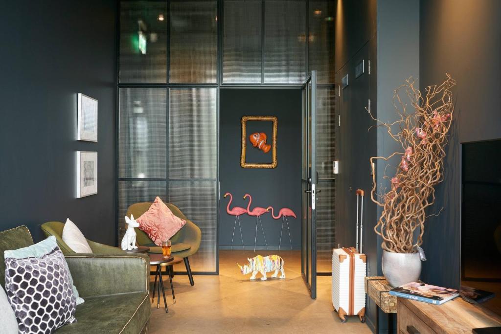 Bar/lounge, Moxy Edinburgh Airport in Edinburgh