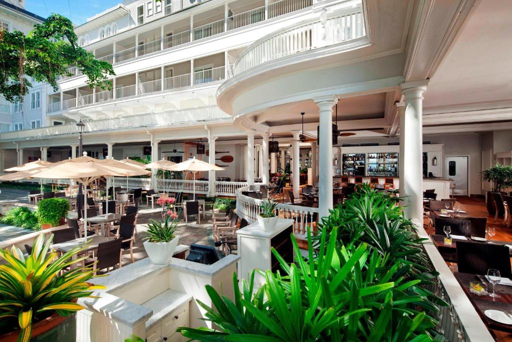 منتجع وسبا موانا سيرفرايدر، إيه ويستن وايكيكي بيتش (Moana Surfrider, A Westin Resort & Spa, Waikiki Beach)