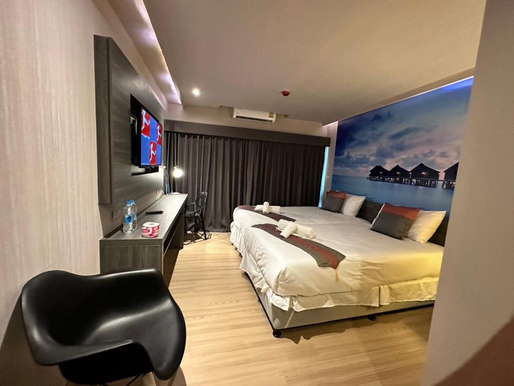 Cha-am , Pool view ,Twin bed room , near cha-am beach south, Ban Bo Khaem