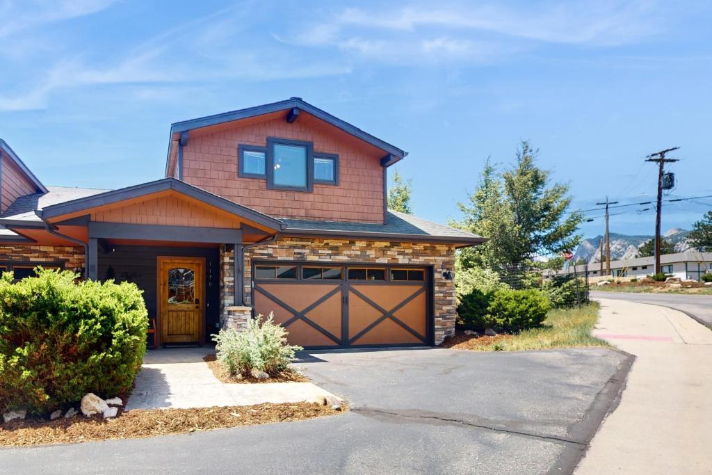 Running Bear & Buffalo Run in the Rockies (Master Listing), Estes Park