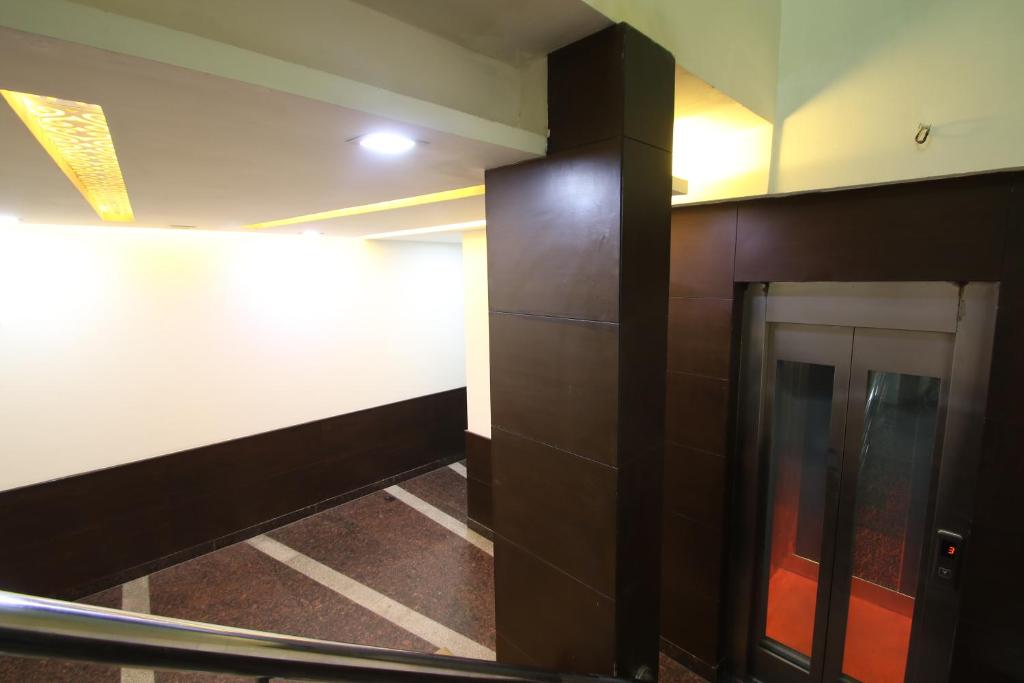 Hotel Hill Palace photo