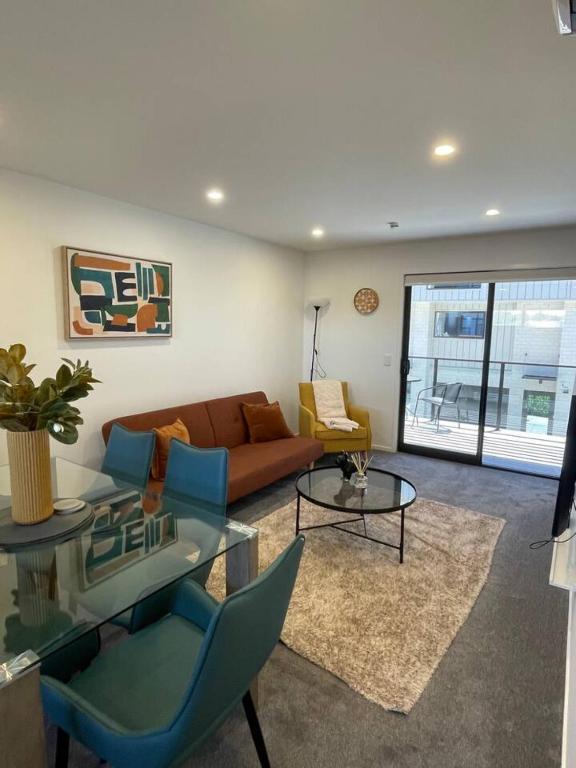 Stylish and Sleek Auckland Stay, Окленд