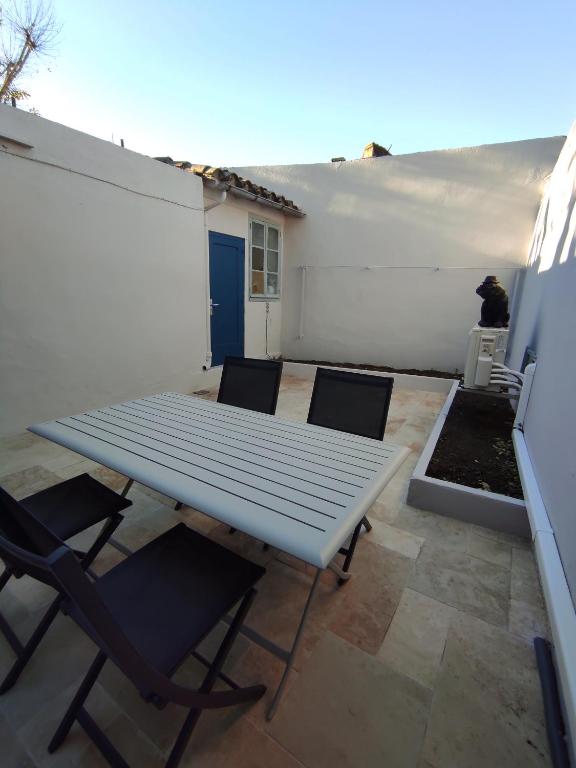 Le Gaffier, maison au pied de la Cité, climatisation, 2 chambres et belle cour sans vis à vis - 2