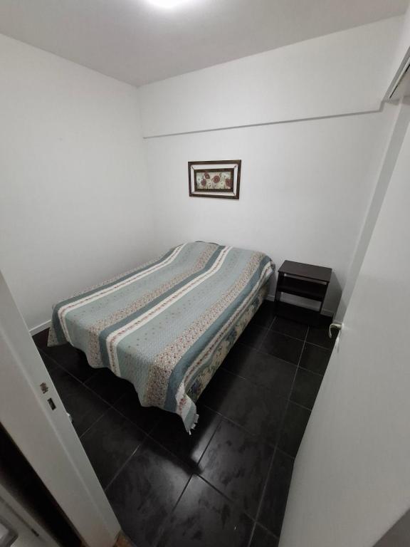 Departamento de 2 ambientes con patio y cochera privada dentro del edificio, a 2 cuadras del mar - 5
