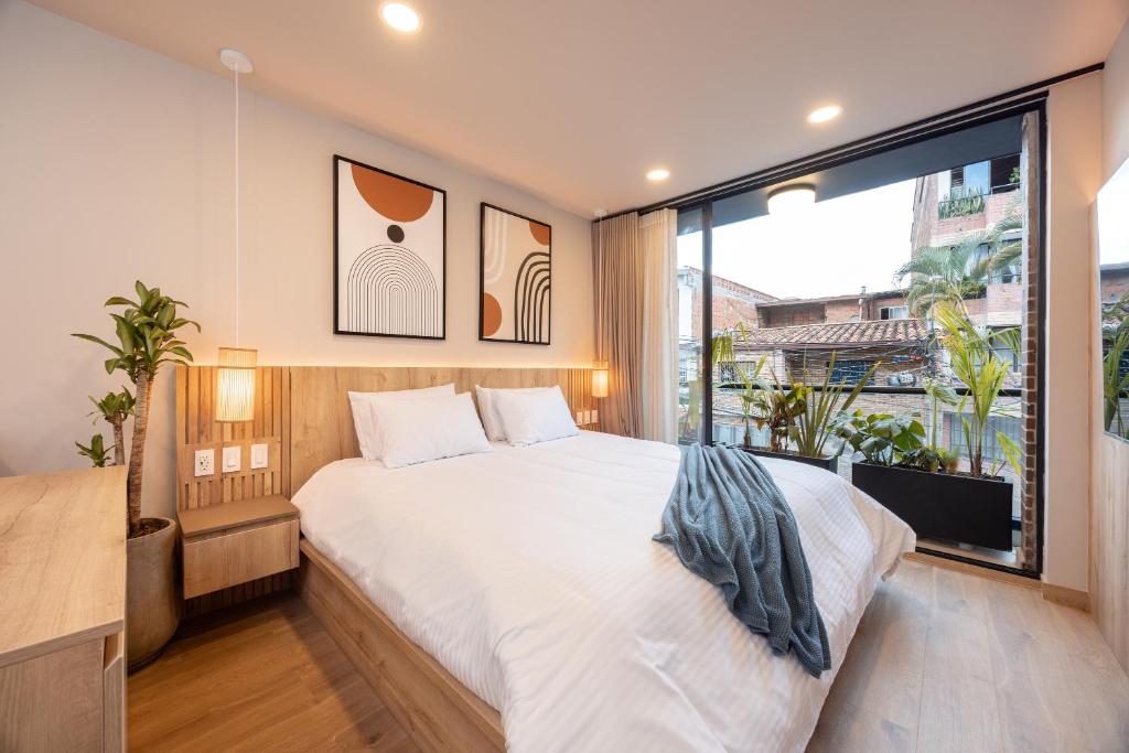 StrataSix Hotel - 2