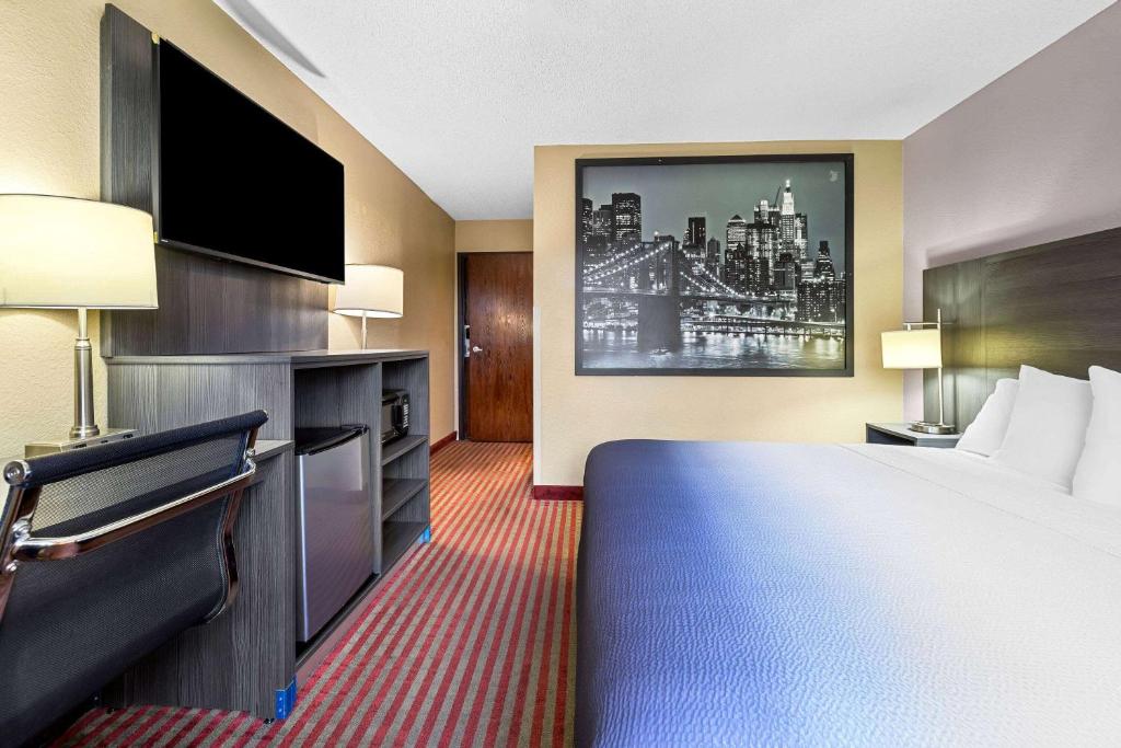 슈퍼 8 바이 윈덤 암스테르담의 오락실 또는 정원