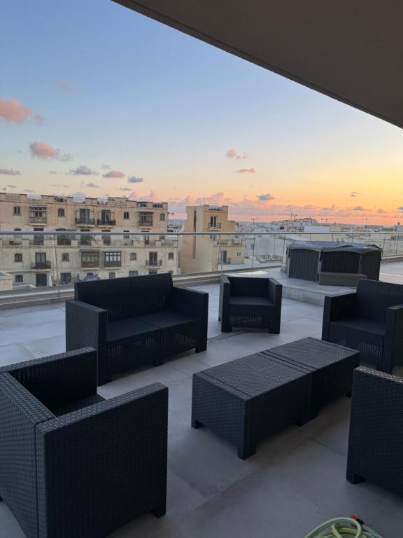 Skyline Soak, Views & Jacuzzi, Saint Julianʼs