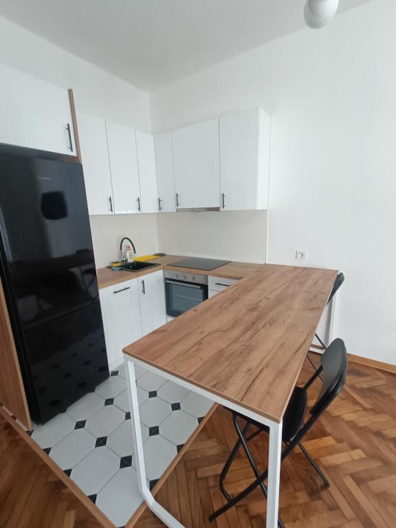 Duke's Downtown # 2 - 2