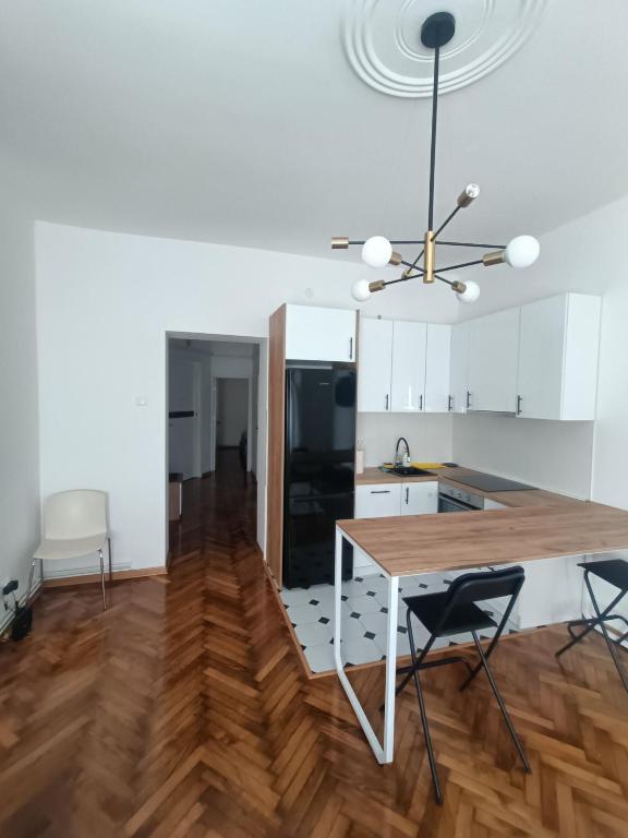 Duke's Downtown # 2 - 3