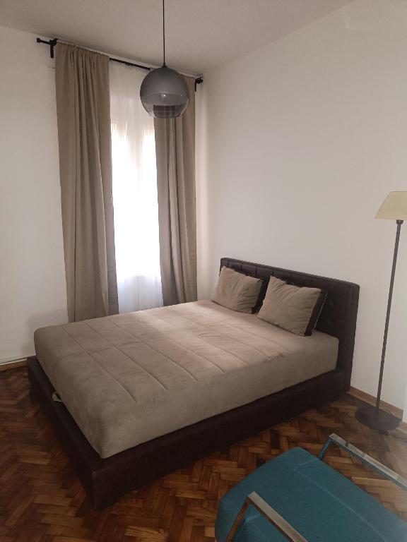 Duke's Downtown # 2 - 5