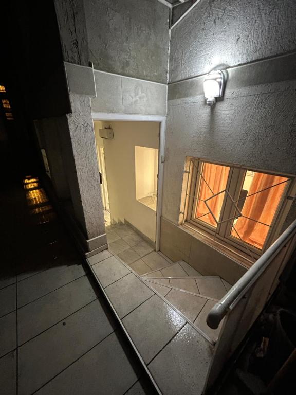 Simply white in city - 2