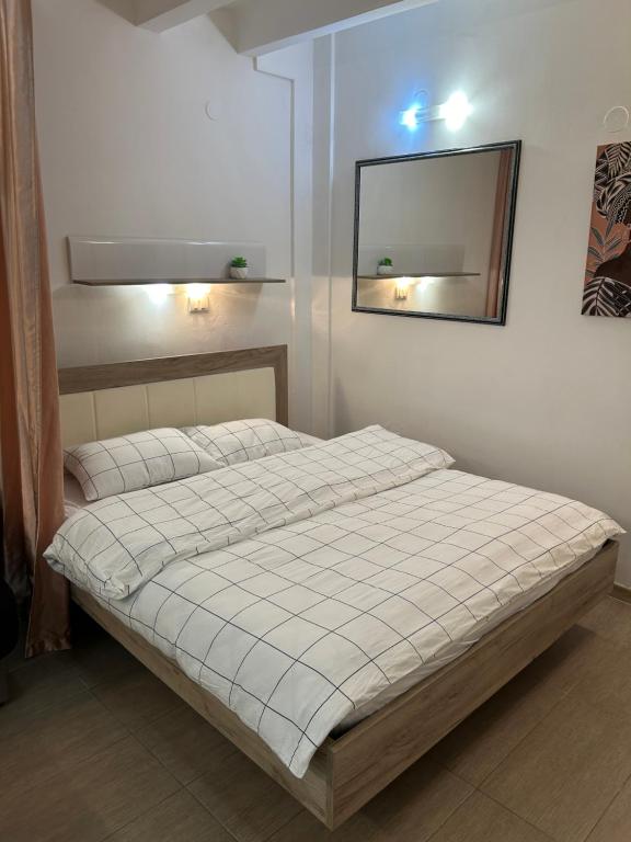 Simply white in city - 4