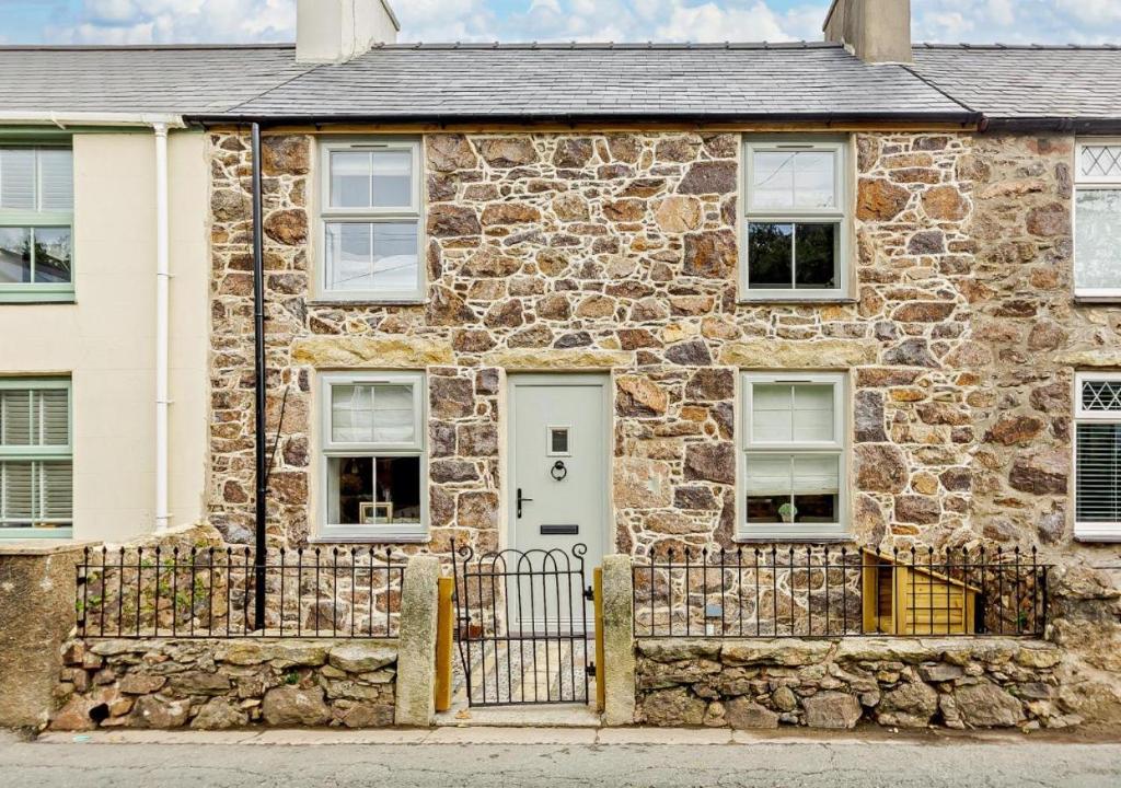 Ty Fin Cottage with Hot Tub, Llanbedrog