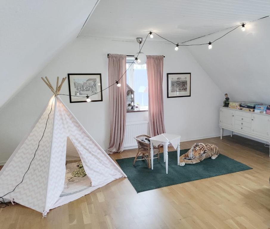 Storstugan nära havet, Ystad