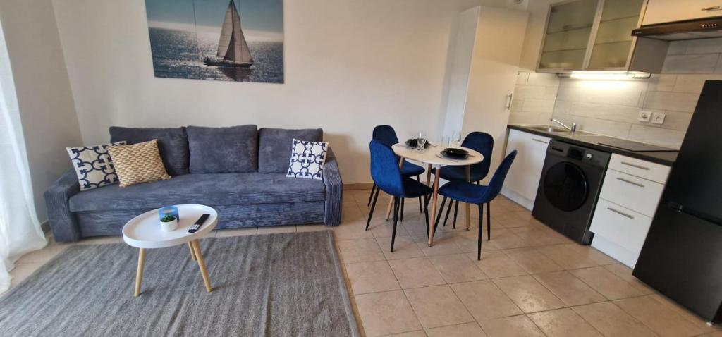 Marin apartment with swimming pool, Antibes