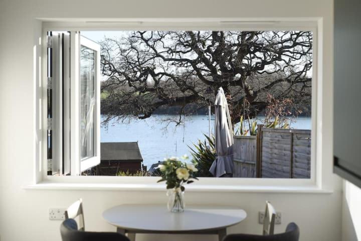 Breakfast With A View Free Parking and Water Access, Wallington