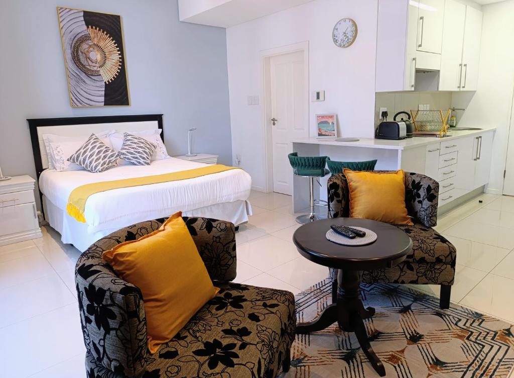 Golden Oasis at Itowers, Gaborone